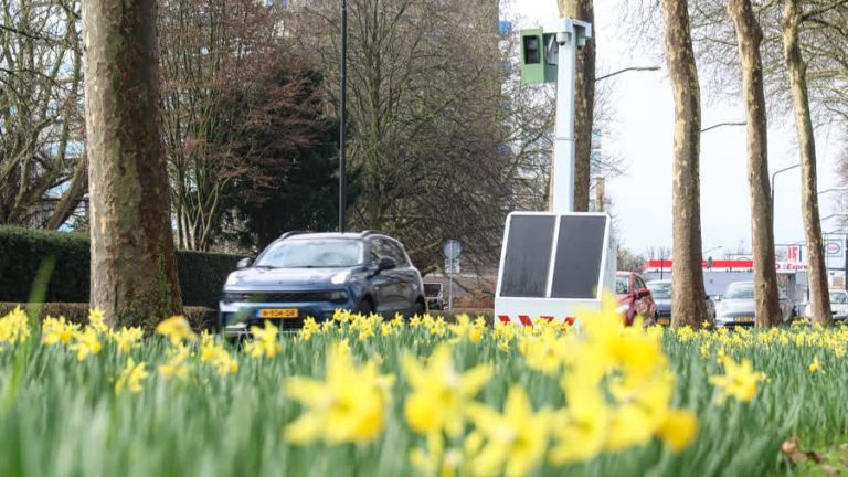 Honderden bekeuringen verder, staat deze flitskast er weer