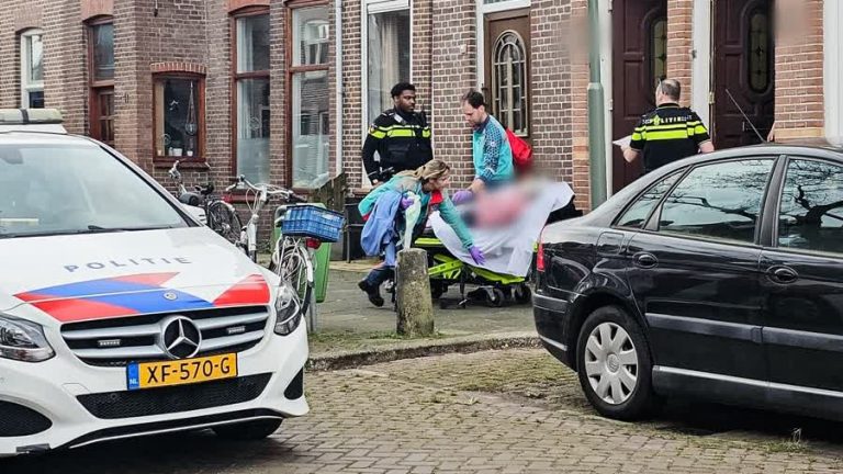 Man gewond bij steekpartij in huis, verdachte op de vlucht