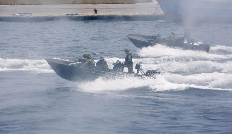 Mariniers te zien op straat, defensie oefent in Sliedrecht
