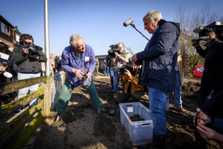 Eerste moestuin in onze regio afgegraven om PFAS: ‘Mooie eerste stap’ (Video)