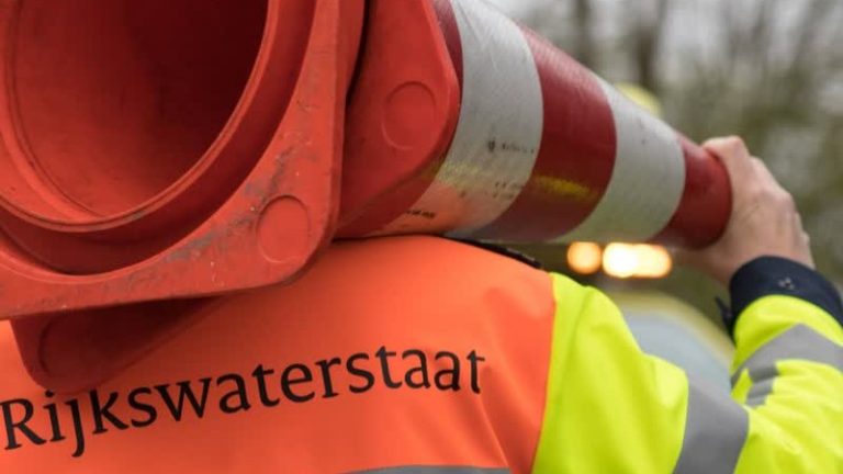 Bijna 1,5 uur vertraging door ongeluk op A15