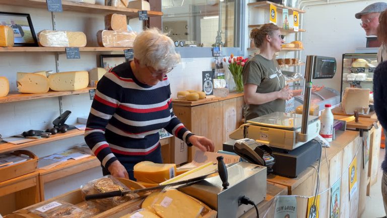 Streefkerkse kaasmakers winnen prijs met hun lokale ‘Buurenkaas’ (Video)
