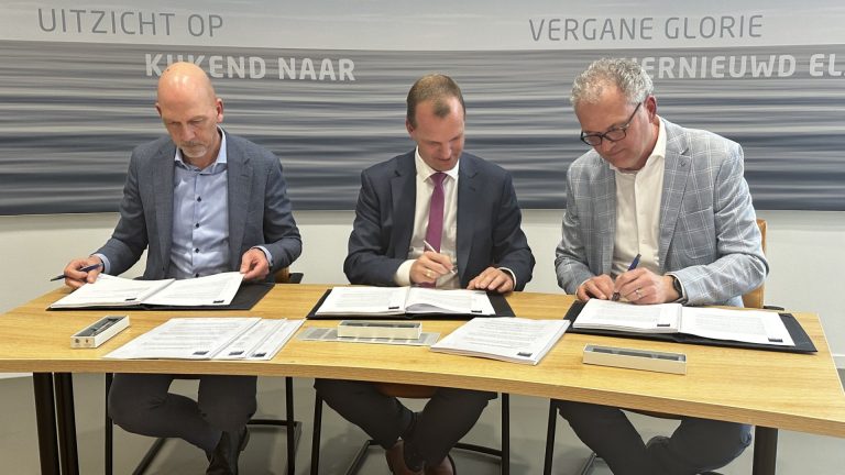 Gemeente en VO-scholen tekenen overeenkomst: ‘een zucht van verlichting’ en ‘een mijlpaal’