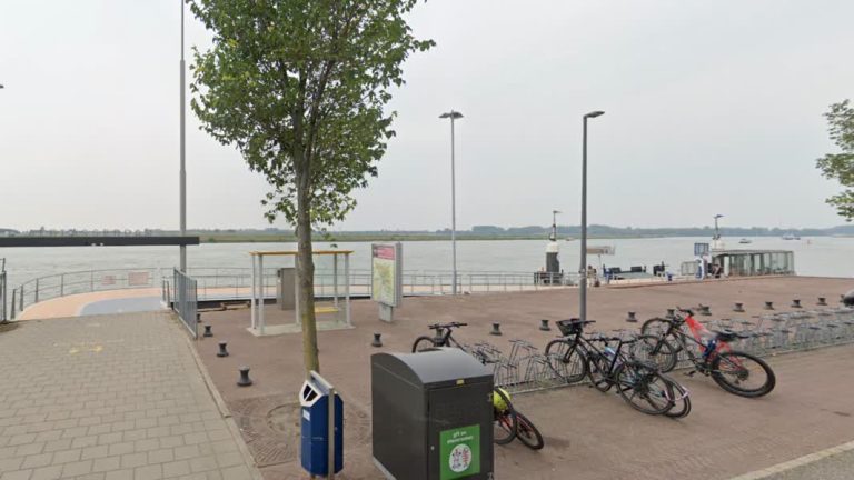 Halte Waterbus Alblasserdam tijdelijk verplaatst wegens verzakte damwand