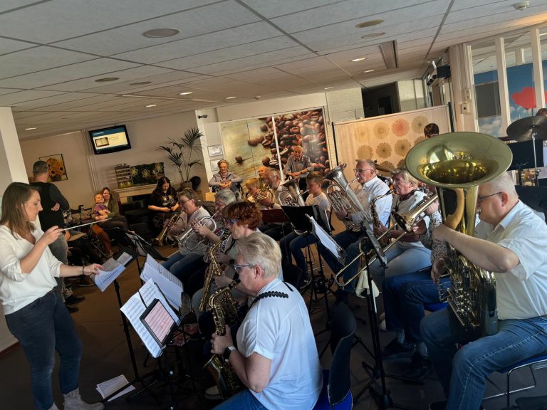 Excelsior’s Klein Orkest brengt muziekplezier bij Woonzorgcentrum De Markt