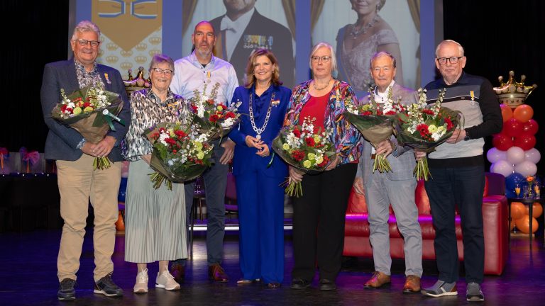 Zes Papendrechters ontvangen een lintje