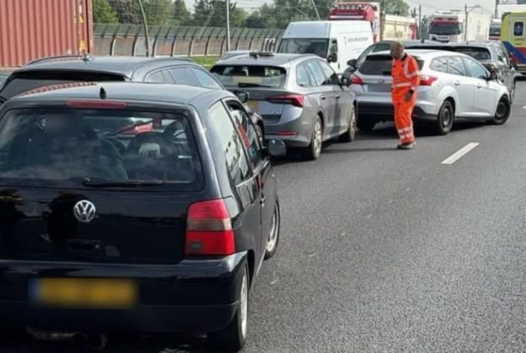 File op A15 na aanrijdingen
