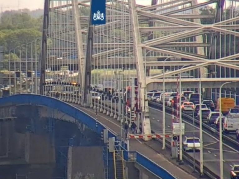 Ongeluk op A27 richting Gorinchem zorgt voor lange file in spits