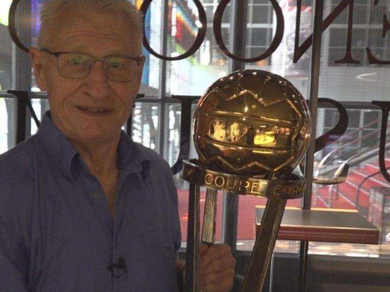 Feyenoord-legende Joop van Daele (77) overleden: iconisch om ‘het brilletje’ en wereldbekerwinst