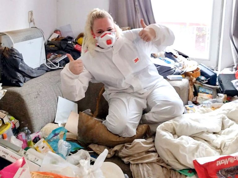 Jacoline maakt extreem bevuilde huizen gratis schoon: ‘Soms ben ik vier uur met één kamer bezig’
