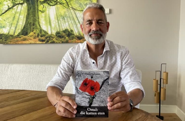Karel schrijft boek ‘Oma’s die katten eten’ en is nu genomineerd voor 3 prijzen