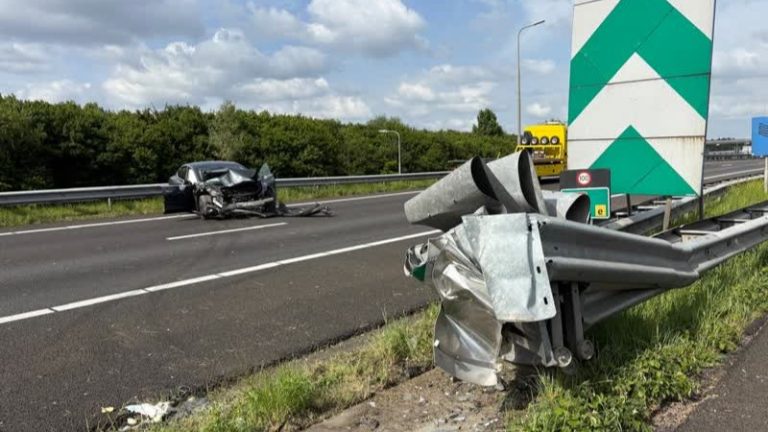 Ongeluk en kapotte vrachtwagen zorgen voor lange files in avondspits