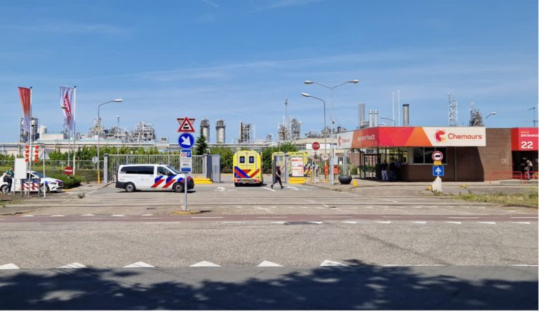 Gaslek bij Chemours, brandweer probeert lek te dichten