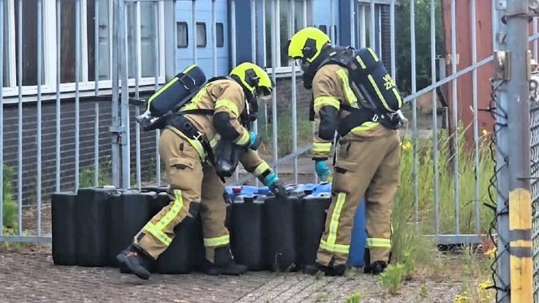 Opeens 24 vaten op je stoep: is het drugsafval?