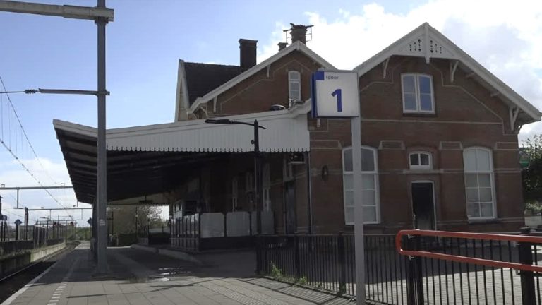 Groot rangeerterrein bij station Sliedrecht, vanwege langere treinen