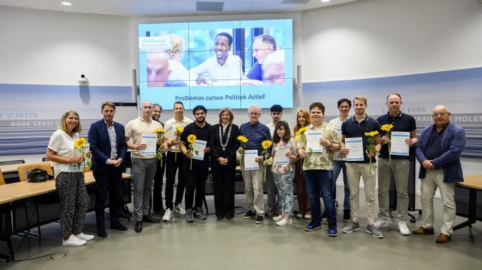 Uitreiking certificaat Politiek Actief