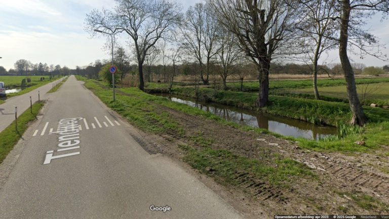 Auto te water, maar bestuurder ontbreekt