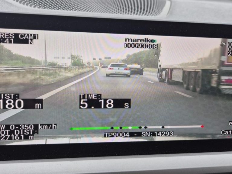 Man staat te laat op voor vlucht en maakt dollemansrit naar vliegveld