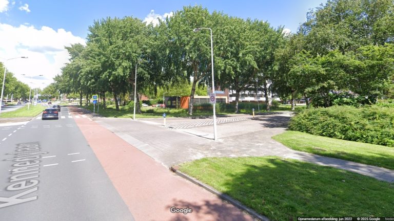 Fietser geschept bij Kennedylaan, mogelijk na voorrangsfout