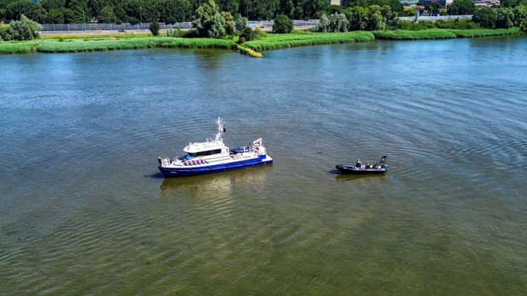 Vermiste jongeman gevonden in de rivier, hulp kwam te laat
