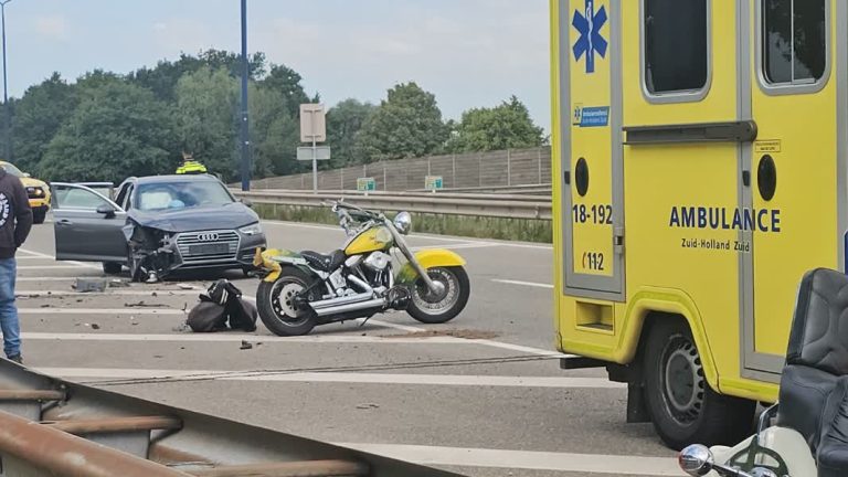 Motor en auto botsen bij Kiltunnel