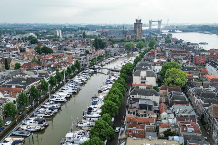 dordrecht luchtfoto richting grote kerk streek