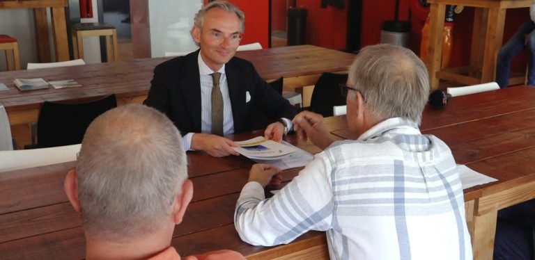 Dordtse burgemeester neemt petitie tegen sluiting Baanhoekbrug in ontvangst (Video)
