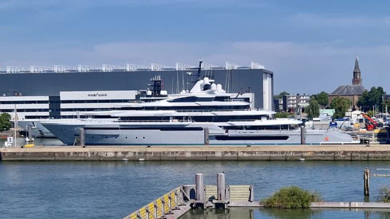 Oceanco onthult superjacht met 2000 namen van bouwers