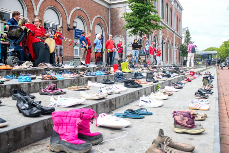 Schoenen in de hoofdrol bij nieuw Gaza-protest: ‘Moment van stilstaan’ (Video)