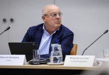 Twee raadsleden en griffier vertrekken uit gemeenteraad