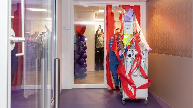 Albert Schweitzer opent nieuwe hartbewaking