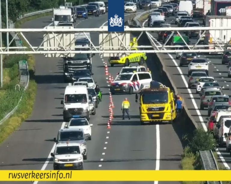 Drukke avondspits op A15, mede door ongeluk