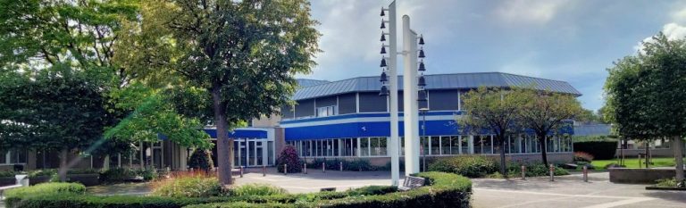 Gemeente Hendrik-Ido-Ambacht doet aangifte na bekladding verkiezingsposter