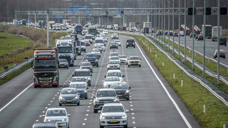 Rijkswaterstaat onderzoekt weggebruik in Zuid-Holland