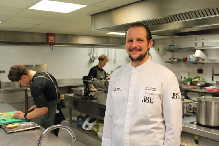 Deze bistro krijgt bijzondere onderscheiding van Michelin: ‘Mijn telefoon ontplofte met appjes’ (Video)
