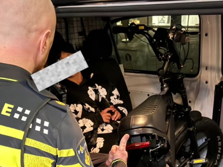 Jongere steekt middelvinger op en vlucht doodlopende steeg in