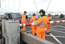 Vertraging op N3 door kapotgereden slagboom, file op A15 na ongeluk