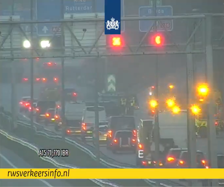Lange file op A15 tijdens ochtendspits