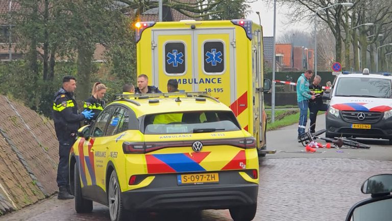 Fietser kort buiten bewustzijn na aanrijding met scooterrijder