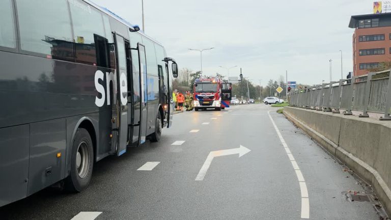 Bus 388 strandt in Sliedrecht: ‘Rook, iedereen eruit!’