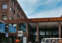 Handtastelijke arts mag vijf jaar niet meer aan de slag