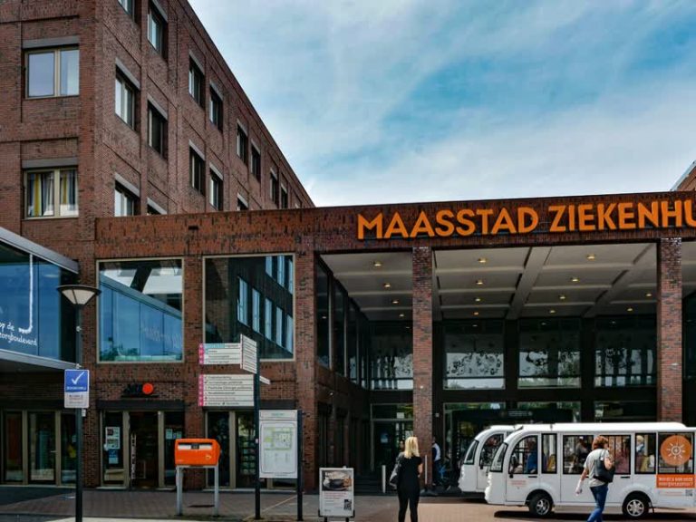 Handtastelijke arts mag vijf jaar niet meer aan de slag