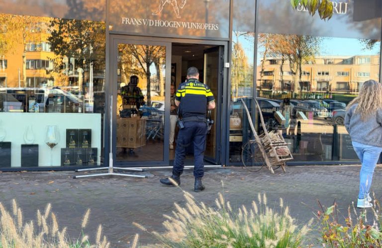 Overvaller dreigt met vuurwapen in slijterij in Dordrecht