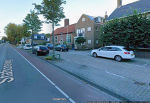 Auto gekanteld na botsing met boom in Sliedrecht