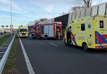 Bestuurder bekneld na aanrijding, A15 tot na avondspits dicht