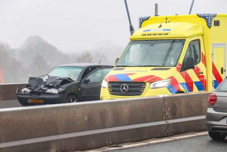 N3 dicht na ongeluk op Merwedebrug