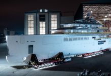 Indrukwekkend superjacht op wielen naar Alblasserdam