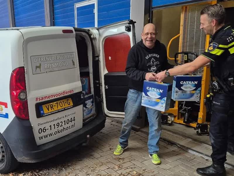 Politie geeft meer dan 400 dozen kattengrit van drugsdealers aan de voedselbank
