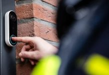 Zo herken je een nepagent bij jou aan de deur: ‘Kijk naar het complete plaatje’