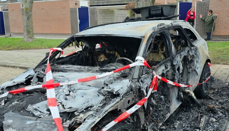 Meerdere auto’s uitgebrand in Sliedrecht